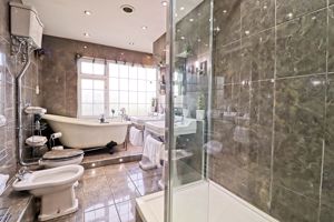 Family Bathroom- click for photo gallery